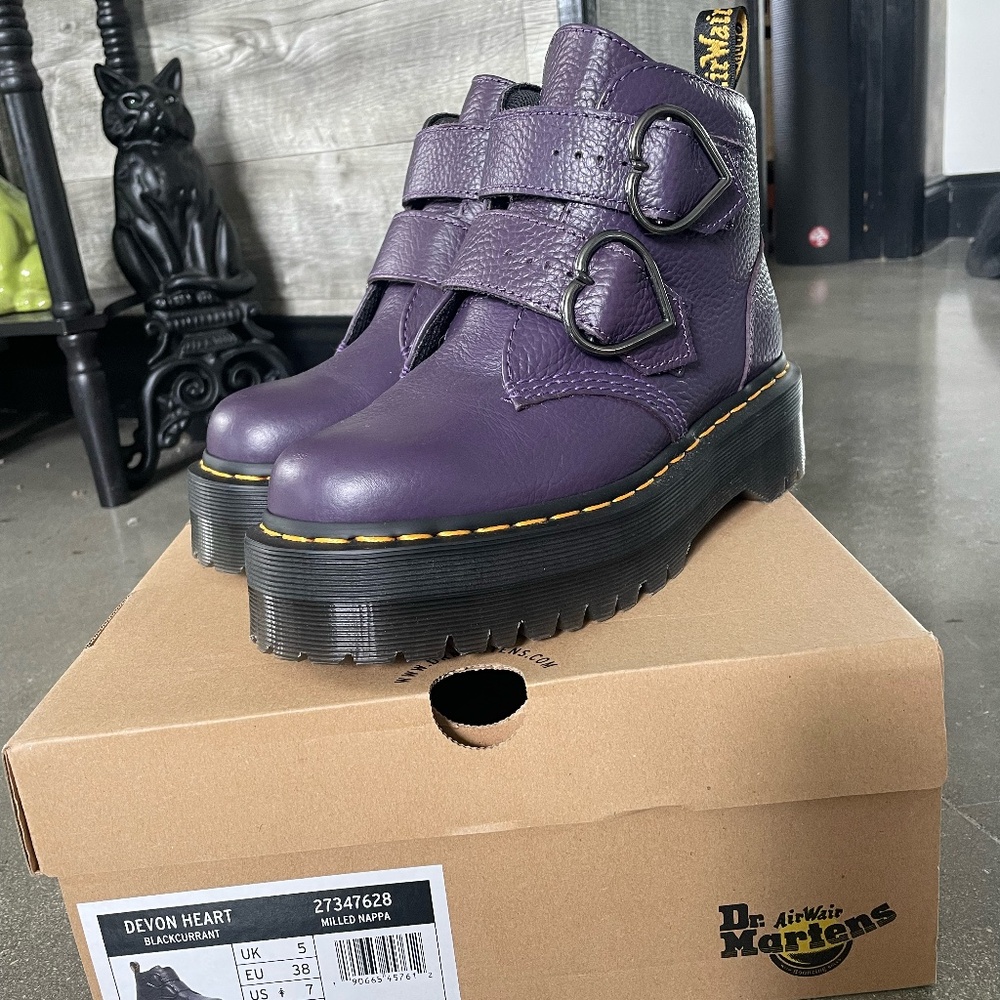 Dr. Martens Devon Heart Leather Platform Boots US 7 EU 38 UK 5